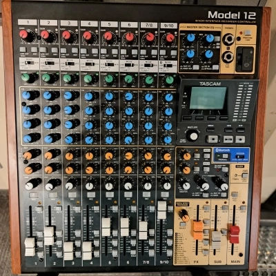 Tascam - MODEL 12